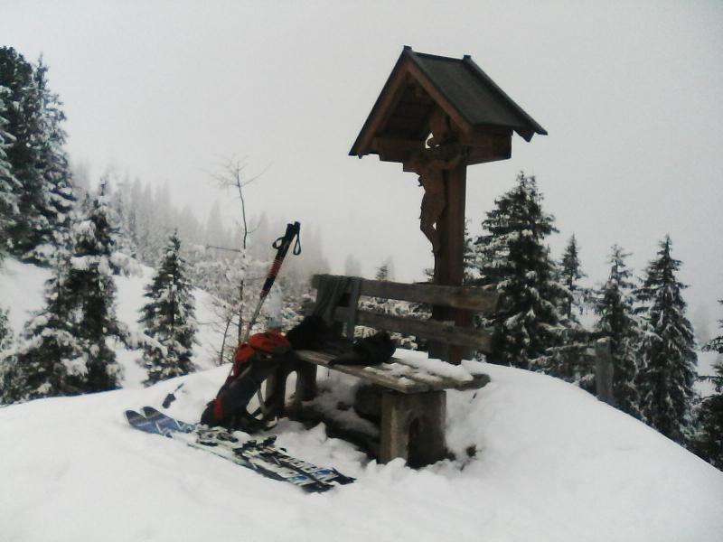 Křížek_nad_Grassingalmem._Oběd_a_čekání_na_výhled_12.02.17_08.34.46